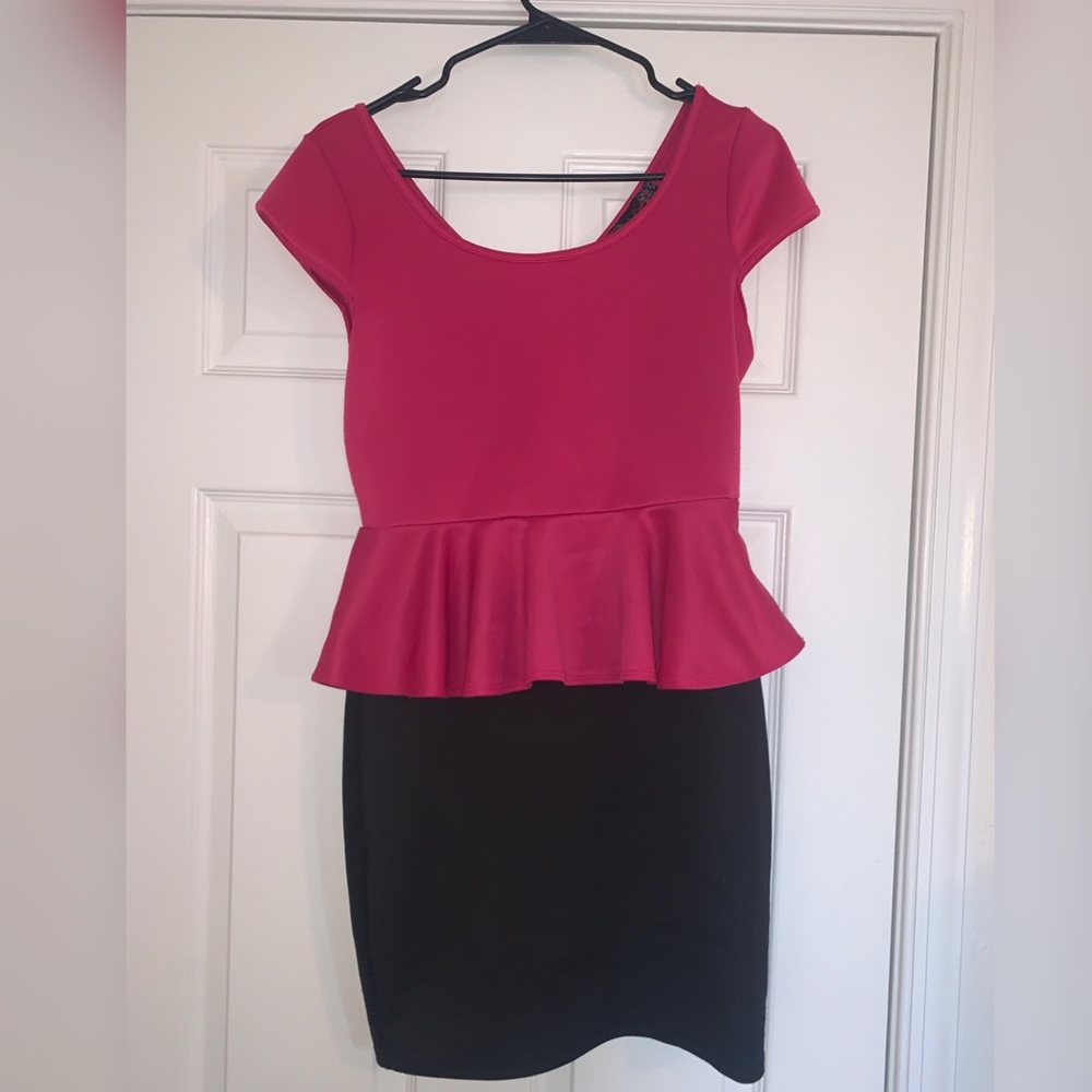 PINK AND BLACK DRESS CUT OUT BACK SIZE SMALL